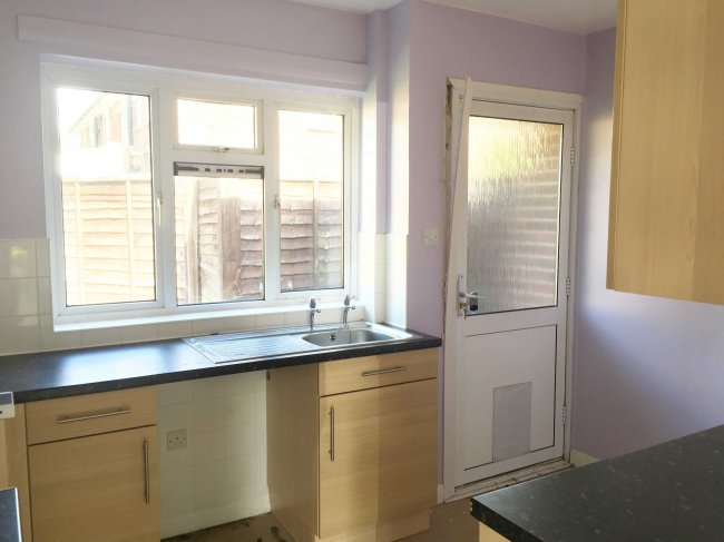 44 Perrylands, Charlwood, Horley RH6 0BL
 7