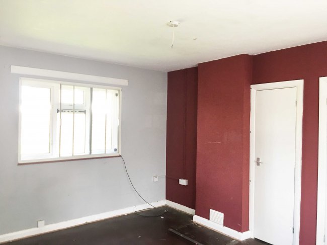 44 Perrylands, Charlwood, Horley RH6 0BL
 7