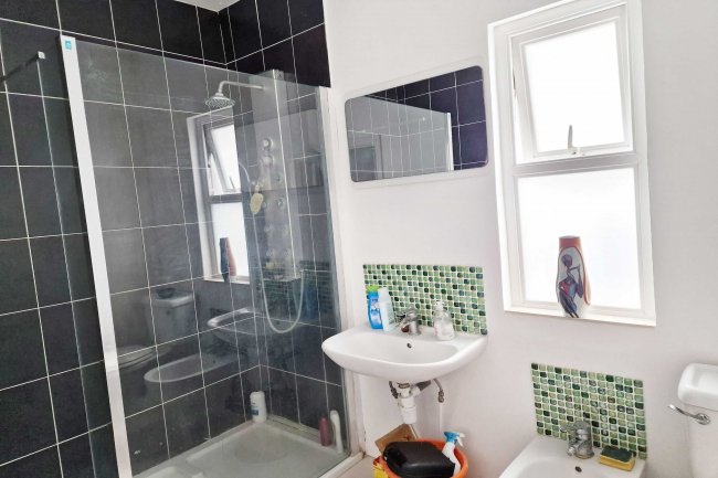 76A St. Saviours Road, Croydon, Surrey, CR0 2XB 4