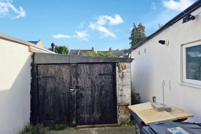 76A St. Saviours Road, Croydon, Surrey, CR0 2XB 4