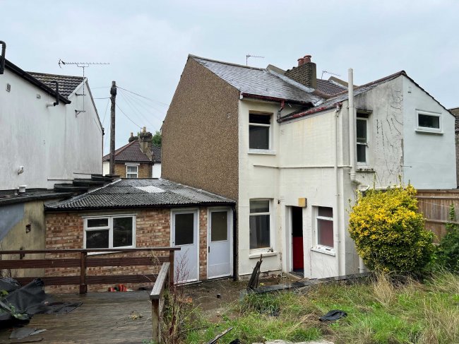 73/73A Sussex Road, South Croydon, Surrey CR2 7DB
 3