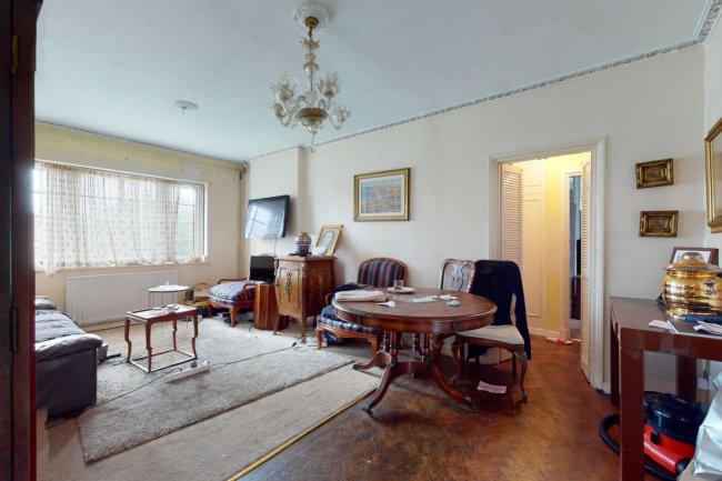 Flat 12 Roehampton Close, Putney, London, SW15 5LU
 9