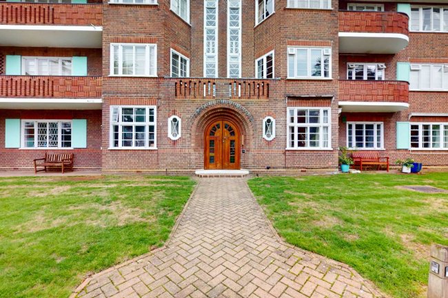 Flat 12 Roehampton Close, Putney, London, SW15 5LU
 9