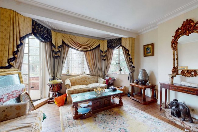 Flat 12 Roehampton Close, Putney, London, SW15 5LU
 9