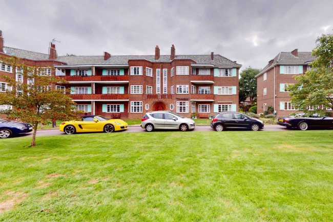 Flat 12 Roehampton Close, Putney, London, SW15 5LU
 9