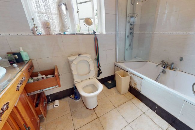 Flat 12 Roehampton Close, Putney, London, SW15 5LU
 9