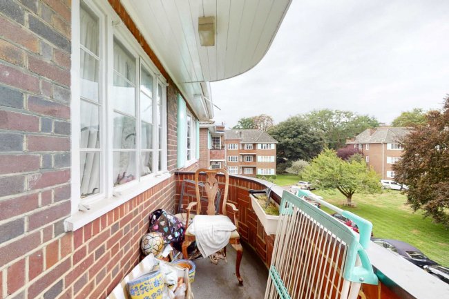 Flat 12 Roehampton Close, Putney, London, SW15 5LU
 9