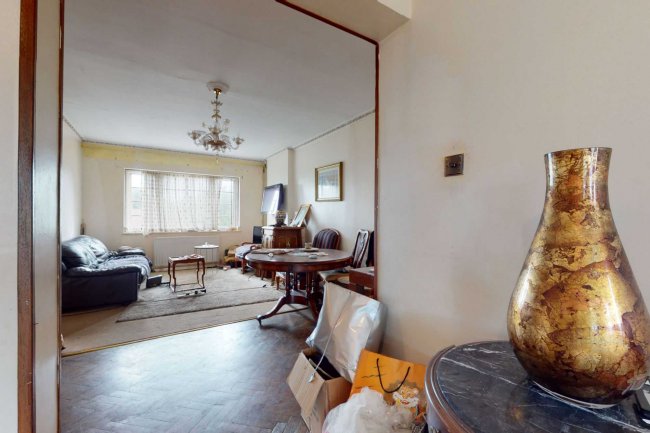 Flat 12 Roehampton Close, Putney, London, SW15 5LU
 9