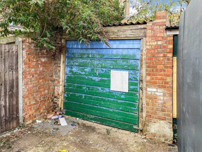 Garage to the Rear of Ruby Mews, Palmers Green, London N13 4EN
 9