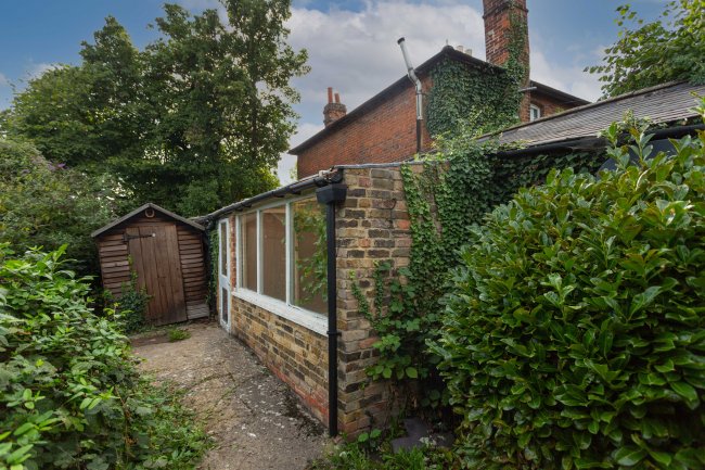 72 Spring Rise, Egham, Surrey, TW20 9PS 3