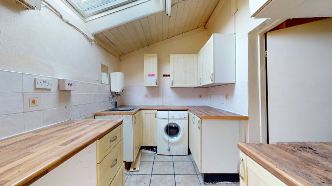 72 Spring Rise, Egham, Surrey, TW20 9PS 3