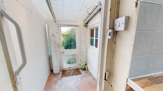 72 Spring Rise, Egham, Surrey, TW20 9PS 3