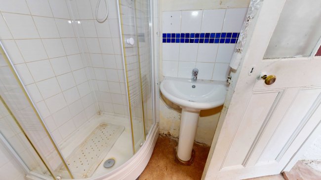 72 Spring Rise, Egham, Surrey, TW20 9PS 3