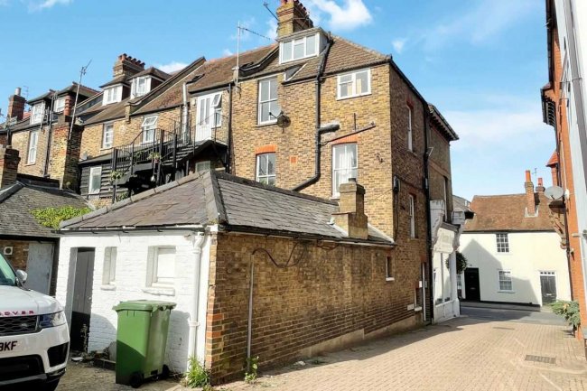 242 High Street, Dorking, Surrey, RH4 1QR 10