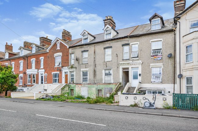 22-24 Main Road, Harwich, Essex CO12 3LU 4