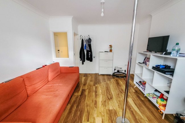 112A Cowley Mills Road, Uxbridge UB8 2QB
 5