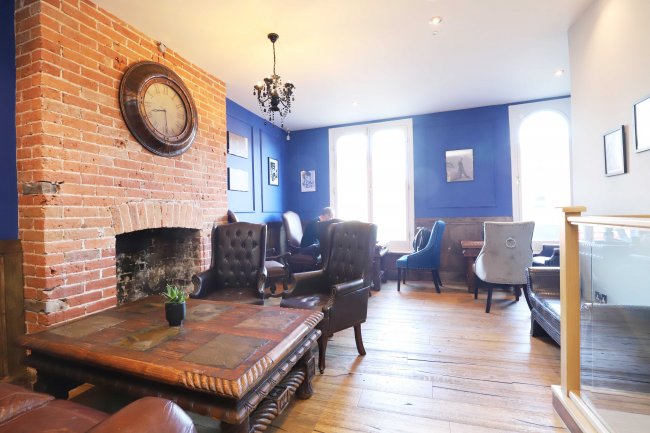 21 Northbrook Street, Newbury, RG14 1DJ
 9