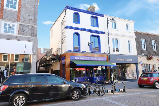 21 Northbrook Street, Newbury, RG14 1DJ
 9