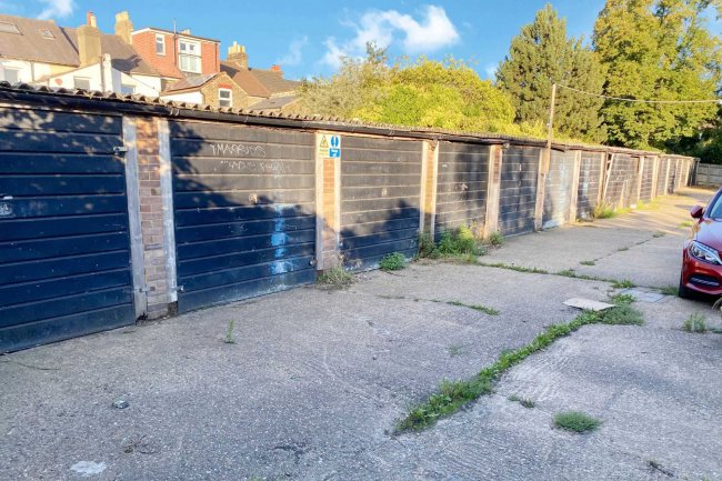 Garages to the rear of 78-104 Albert Road, London SE25 4JW
 7