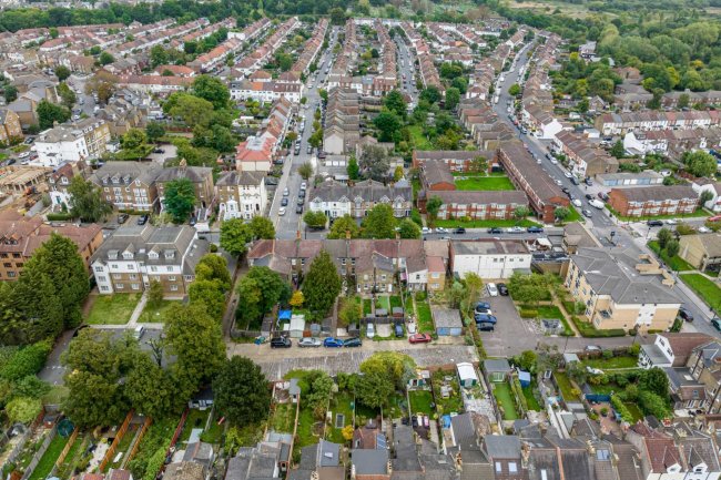 Garages to the rear of 78-104 Albert Road, London SE25 4JW
 7