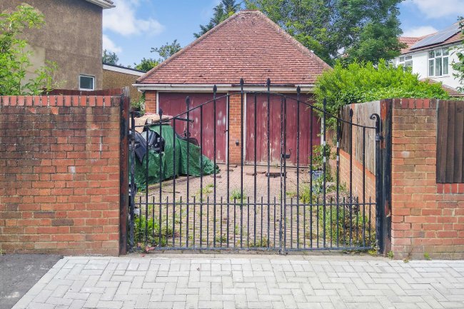 Garages and land at Pettsgrove Avenue, Wembley, HA0 3AF
 4