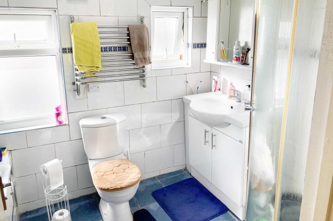 60 Kellet Road, Brixton, London, SW2 1ED
 3