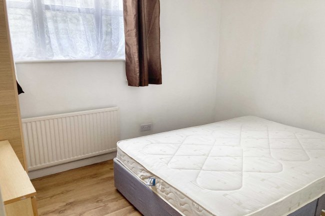 52 Eastlake Road, Camberwell, London, SE5 9QL
 2