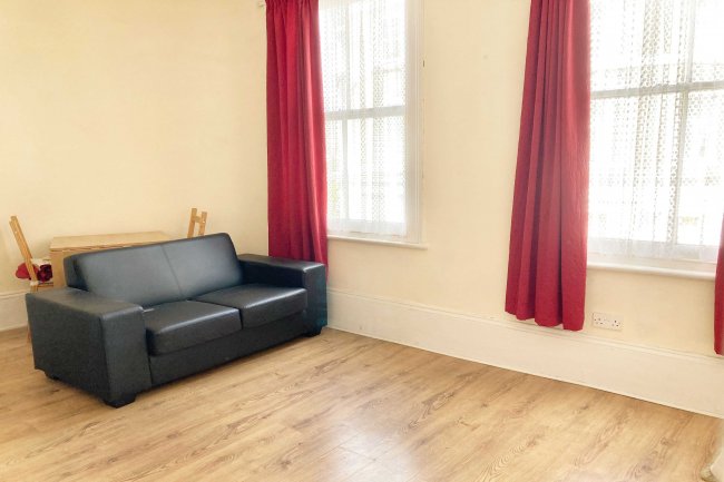 52 Eastlake Road, Camberwell, London, SE5 9QL
 2