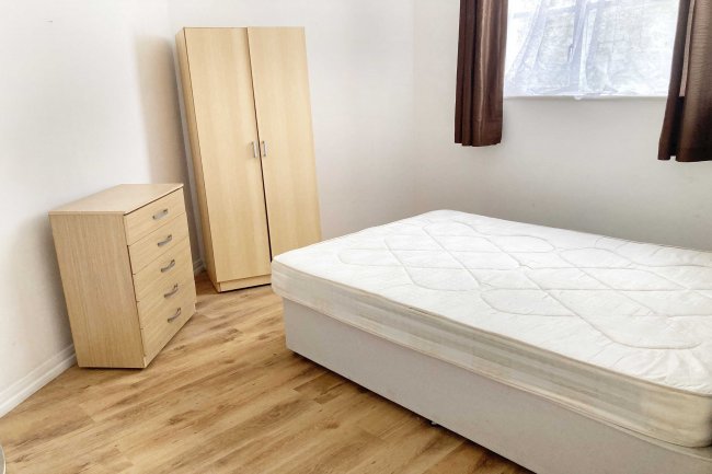 52 Eastlake Road, Camberwell, London, SE5 9QL
 2