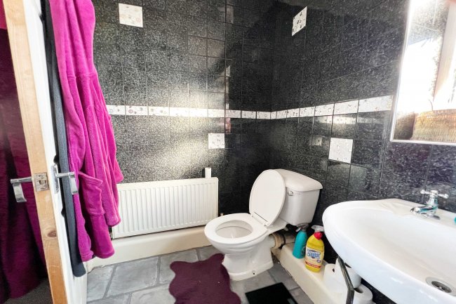 29 Freshfield Gardens, Allerton, Bradford, BD15 7PP 7