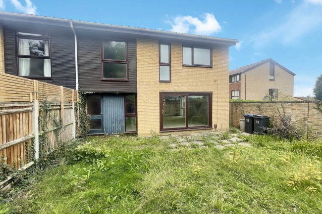 18 Deans Close, Croydon CR0 5PU
 1