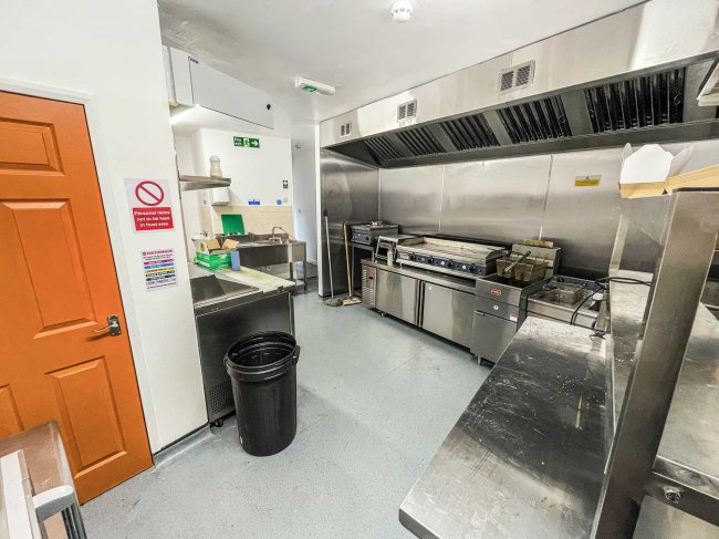 112 Hucknall Road, Nottingham, Nottinghamshire, NG5 1AD
 1