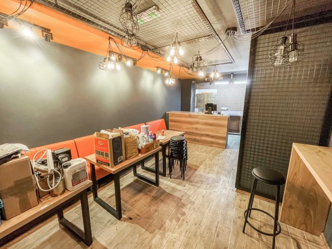 112 Hucknall Road, Nottingham, Nottinghamshire, NG5 1AD
 1