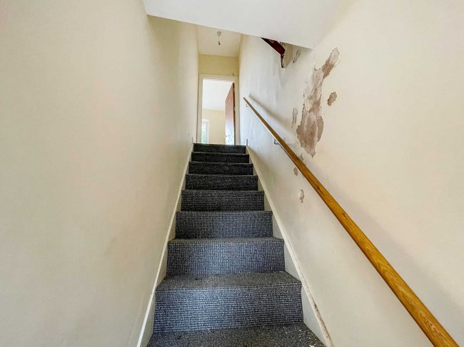 112 Hucknall Road, Nottingham, Nottinghamshire, NG5 1AD
 1