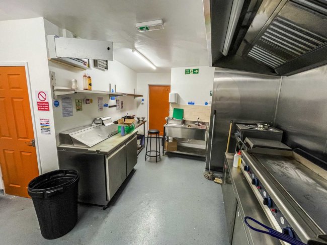 112 Hucknall Road, Nottingham, Nottinghamshire, NG5 1AD
 1