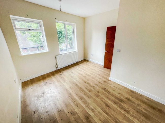 112 Hucknall Road, Nottingham, Nottinghamshire, NG5 1AD
 1