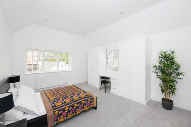 The Pheasantry, London Road, West Winterslow, Wiltshire SP5 1BN
 7