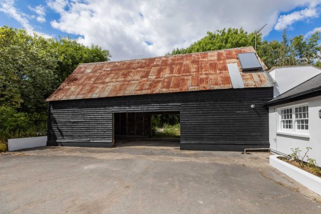 The Pheasantry, London Road, West Winterslow, Wiltshire SP5 1BN
 7