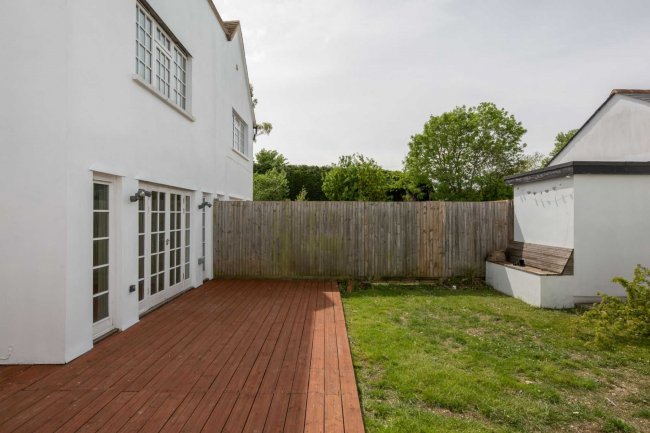 The Pheasantry, London Road, West Winterslow, Wiltshire SP5 1BN
 7