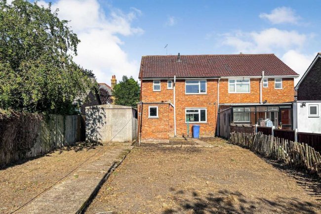 15 Cellar Hill, Lynsted, Kent ME9 9QY
 3