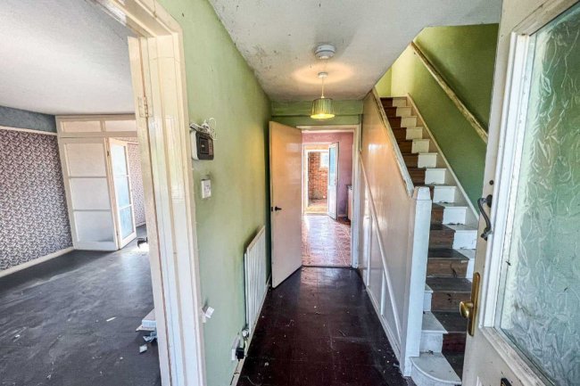 15 Cellar Hill, Lynsted, Kent ME9 9QY
 3