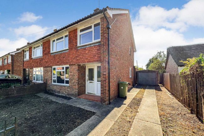 15 Cellar Hill, Lynsted, Kent ME9 9QY
 3