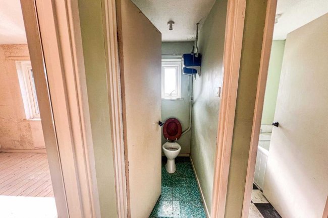 15 Cellar Hill, Lynsted, Kent ME9 9QY
 3