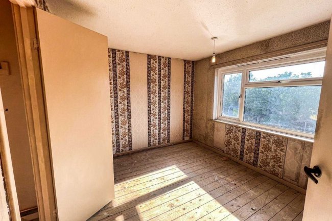 15 Cellar Hill, Lynsted, Kent ME9 9QY
 3