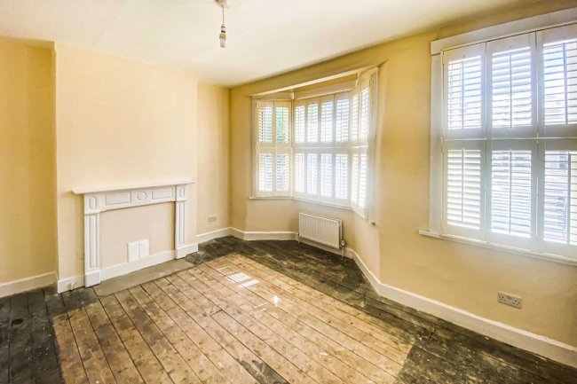 Flat 2, 24 Steerforth Street, Wandsworth, London SW18 4HH
 2