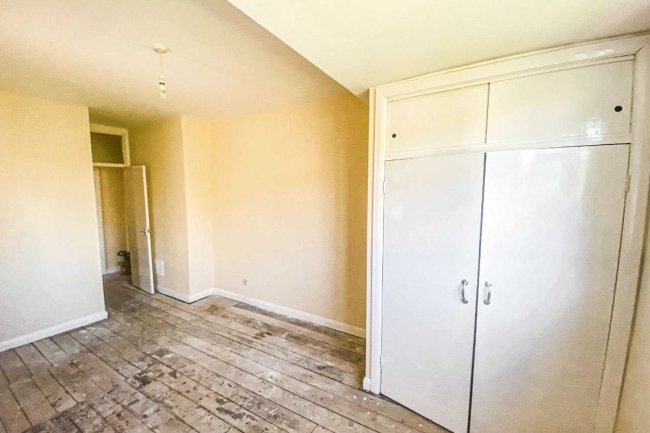 Flat 2, 24 Steerforth Street, Wandsworth, London SW18 4HH
 2