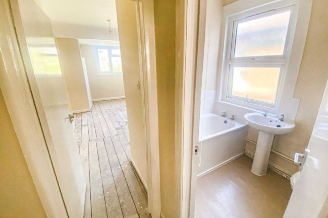 Flat 2, 24 Steerforth Street, Wandsworth, London SW18 4HH
 2