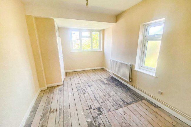 Flat 2, 24 Steerforth Street, Wandsworth, London SW18 4HH
 2