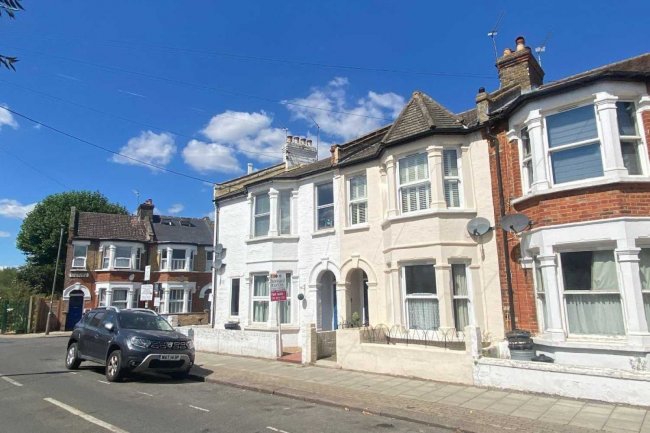 Flat 2, 24 Steerforth Street, Wandsworth, London SW18 4HH
 2