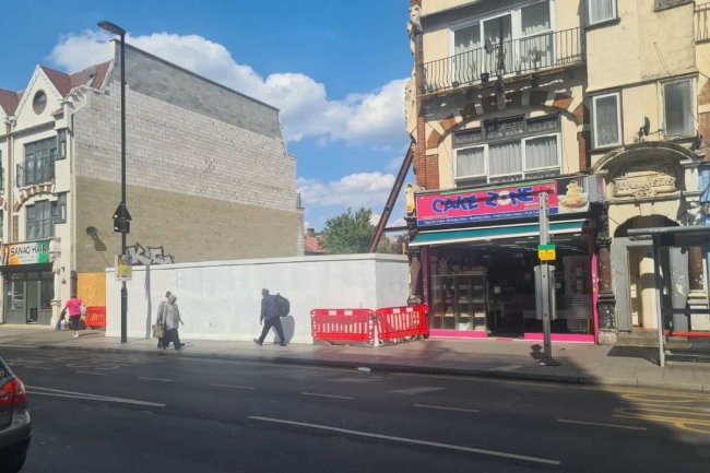 256 London Road, Croydon CR0 2TH
 4